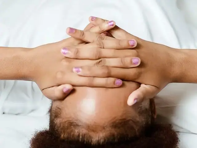 서울 동대문구 전농동 더숲테라피 — 아로마 오일을 쓰는 관리 장면