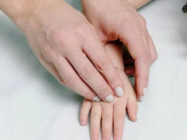 경기 고양시 장항동 셔츠 — 마사지 관리를 받는 장면