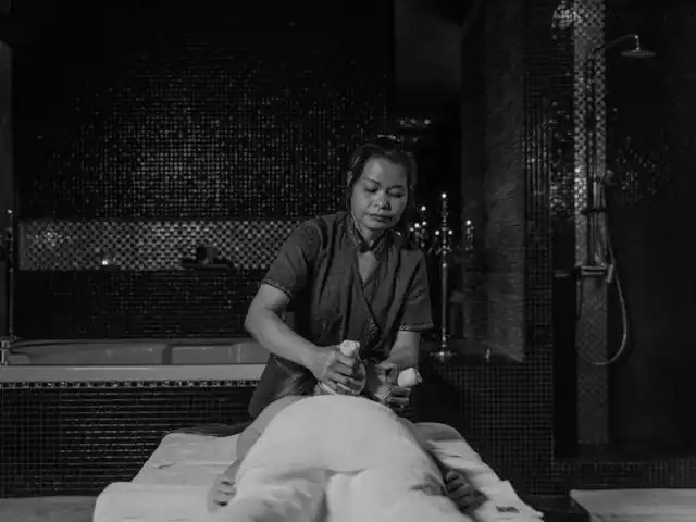 대구 수성구 황금동 황금동 마사지 피티테라피 — 마사지 관리를 받는 장면
