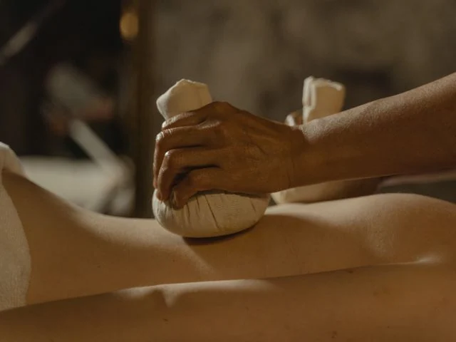 대전 유성구 봉명동 폭스 — 핫스톤을 올린 관리 장면