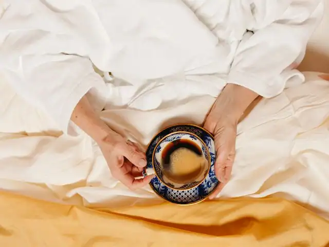 경북 구미시 인동 인의동 마사지 준아로마 — 아로마 오일을 쓰는 관리 장면