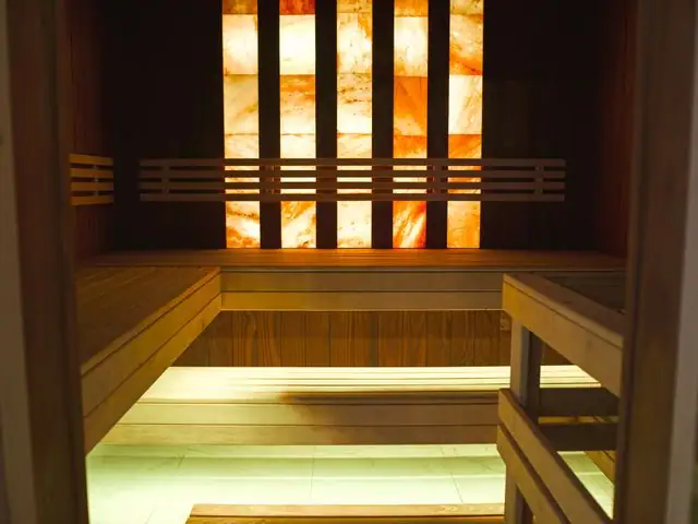 경남 김해시 어방동 황제마사지 — 마사지 관리를 받는 장면